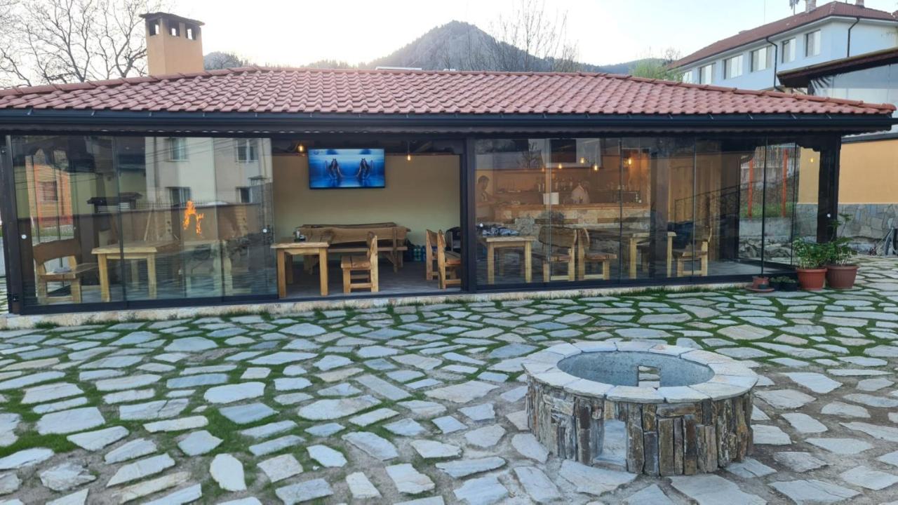 Guesthouse Nefertiti Smolyan Exteriör bild