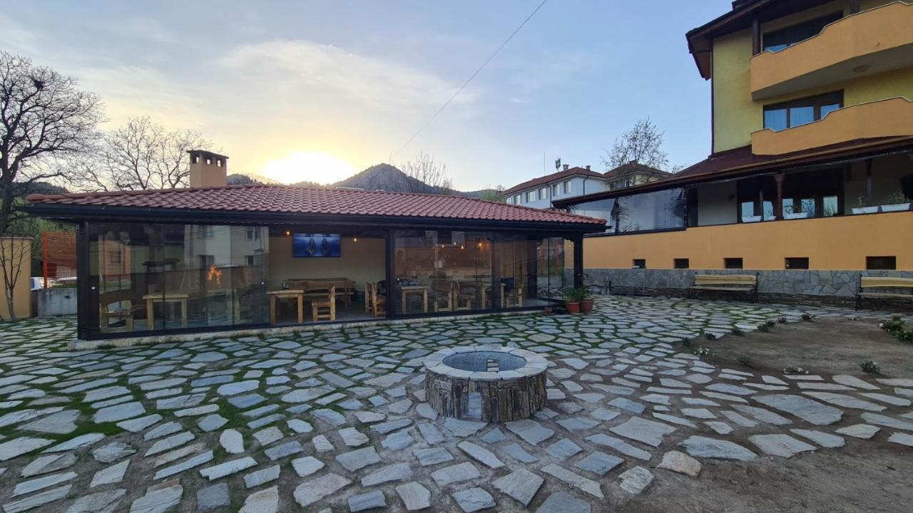 Guesthouse Nefertiti Smolyan Exteriör bild