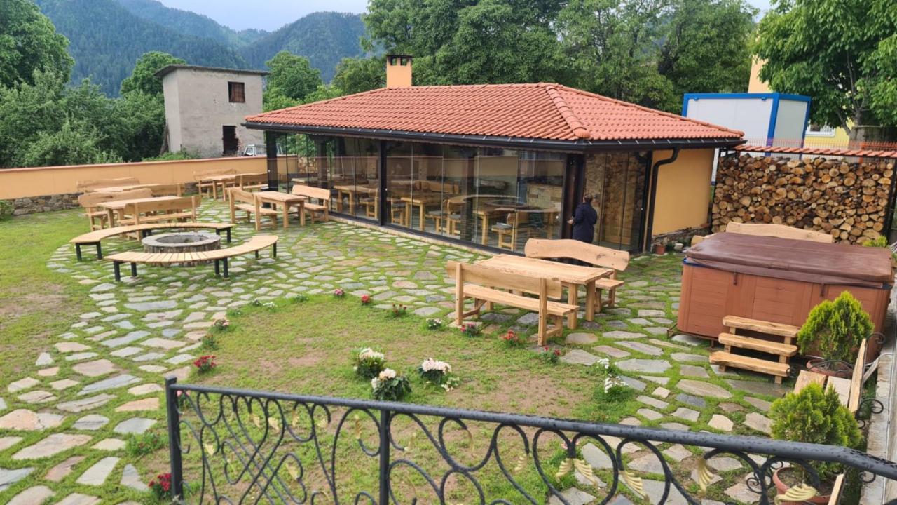 Guesthouse Nefertiti Smolyan Exteriör bild