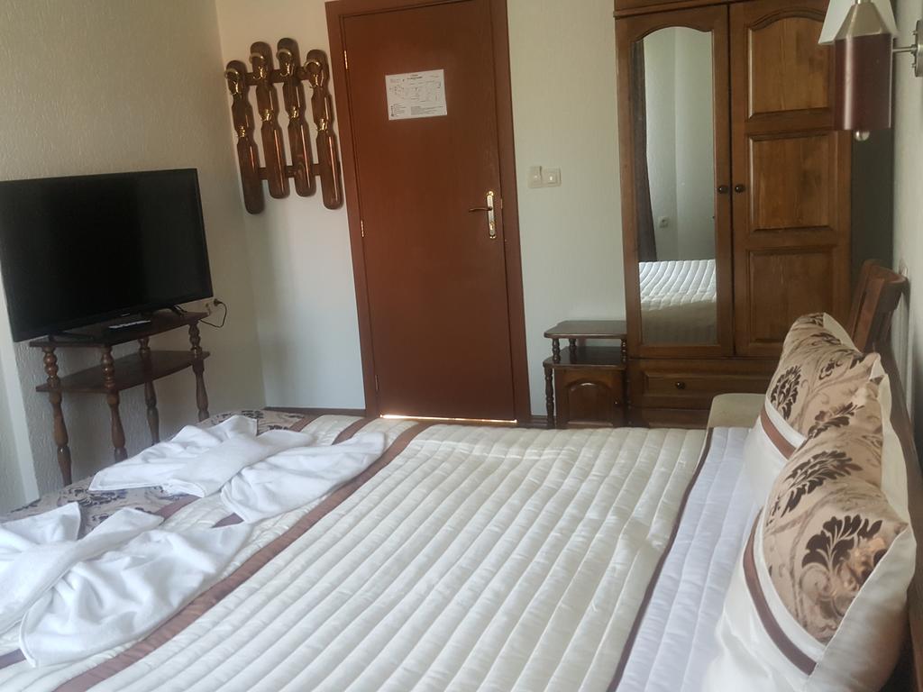 Guesthouse Nefertiti Smolyan Exteriör bild